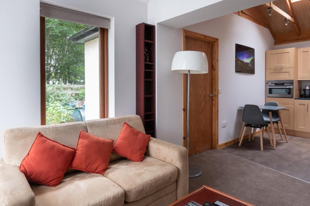 Contemporary One Bedroom Apartment Close To All Amenities In Conservation Area Tain Exterior photo