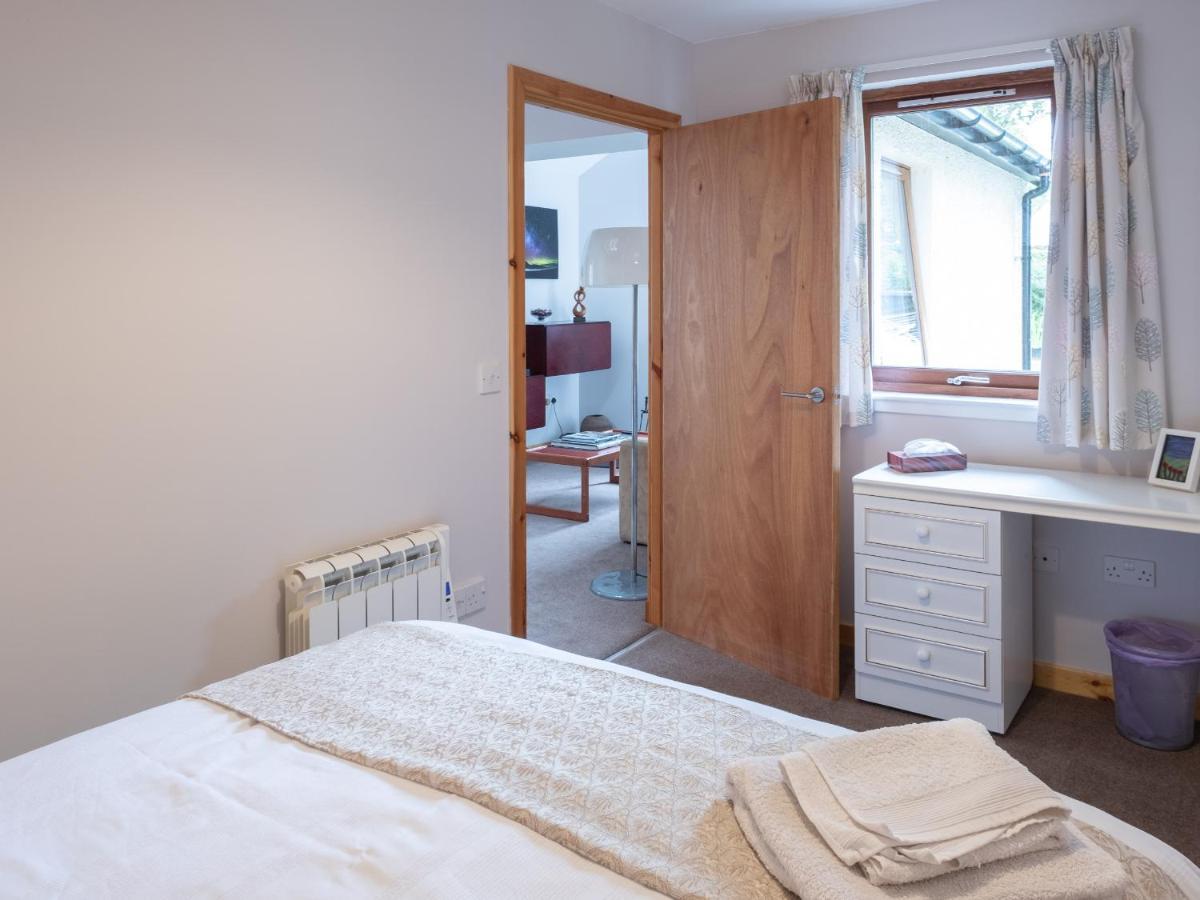 Contemporary One Bedroom Apartment Close To All Amenities In Conservation Area Tain Exterior photo